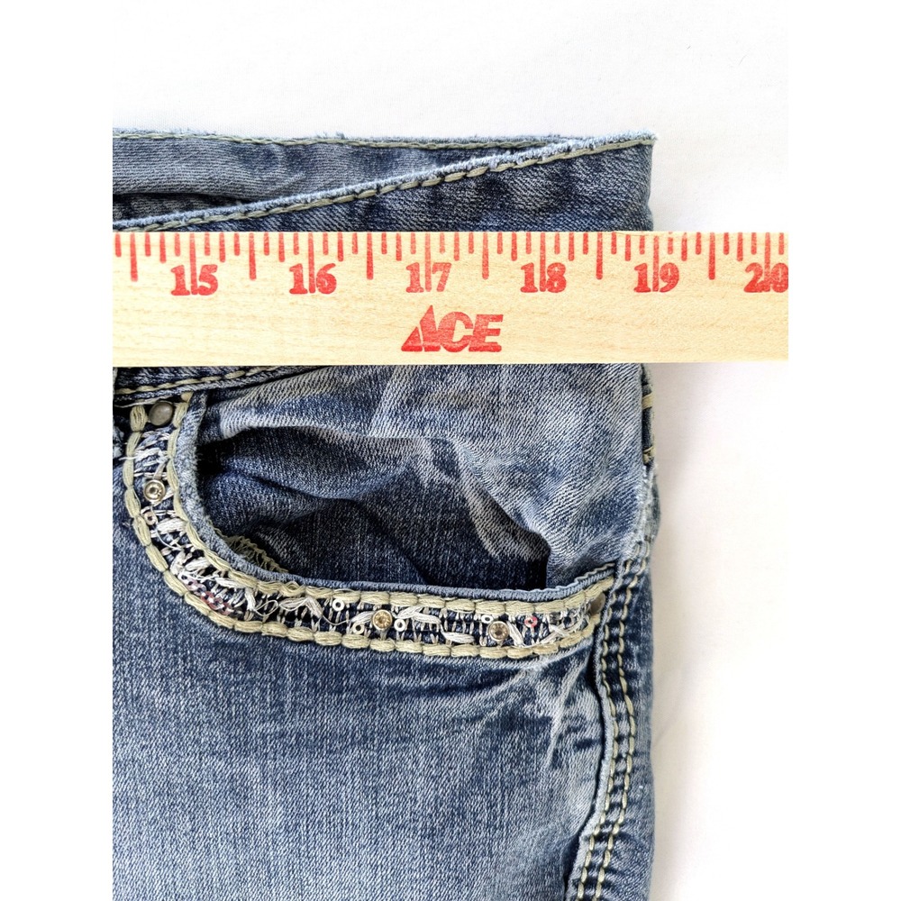 Maurices Womens Distressed Capri Jeans Light Wash Embellished Pockets 18 REG - Picture 5 of 7